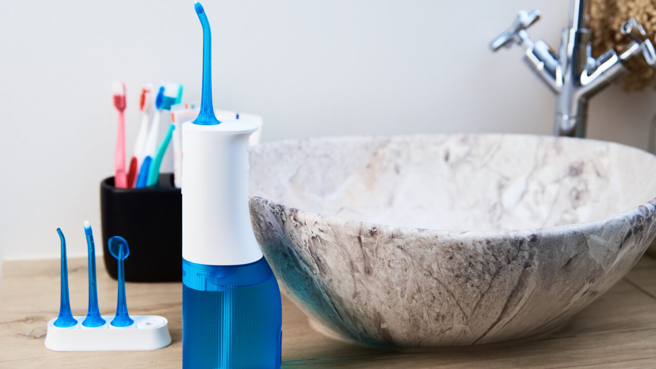 Water flosser – Is it a toothbrush substitute?